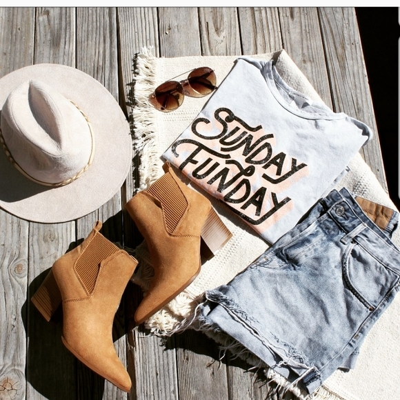 🚨END OF SUMMER SALE// Vegan Suede Bootie - Picture 2 of 8